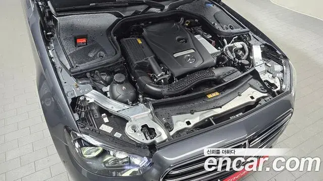 Mercedes-Benz E-Class 2022 — ფოტო 25/32