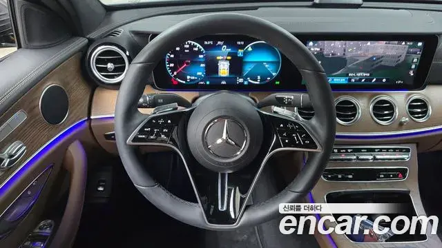 Mercedes-Benz E-Class 2022 — ფოტო 11/32