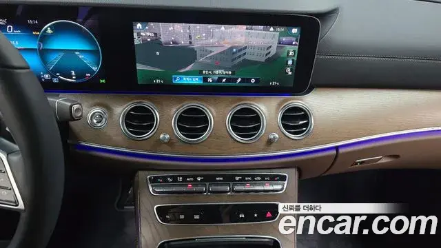 Mercedes-Benz E-Class 2022 — ფოტო 7/32