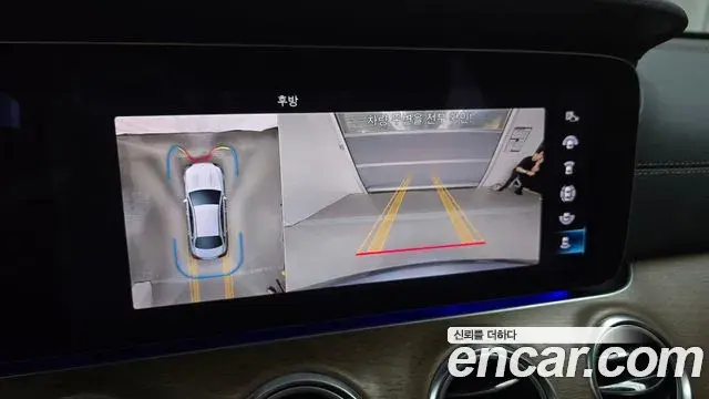 Mercedes-Benz E-Class 2022 — ფოტო 28/32