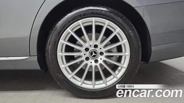 Mercedes-Benz E-Class 2022 — ფოტო 20/32