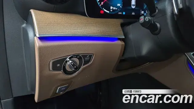 Mercedes-Benz E-Class 2022 — ფოტო 32/32