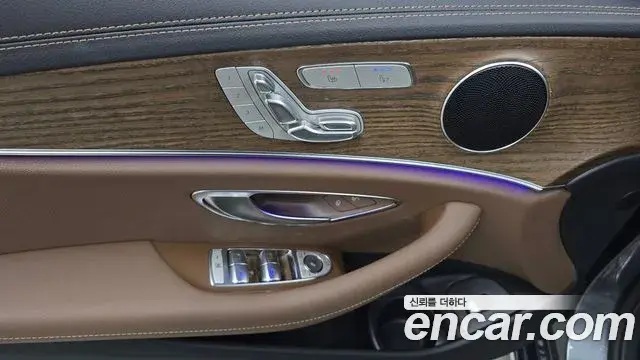 Mercedes-Benz E-Class 2022 — ფოტო 21/32