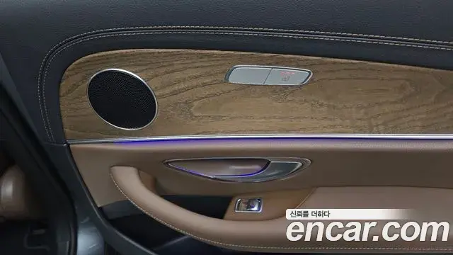 Mercedes-Benz E-Class 2022 — ფოტო 14/32