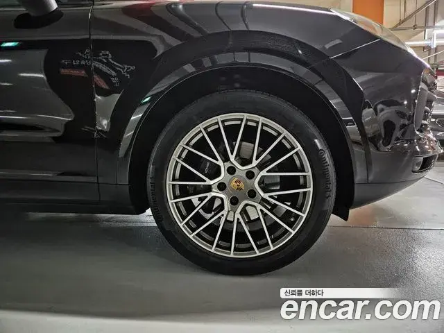 Porsche Cayenne 2022 — Şəkil 18/20