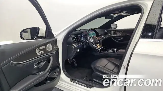 Mercedes-Benz E-Class 2020 — Фото 10/20