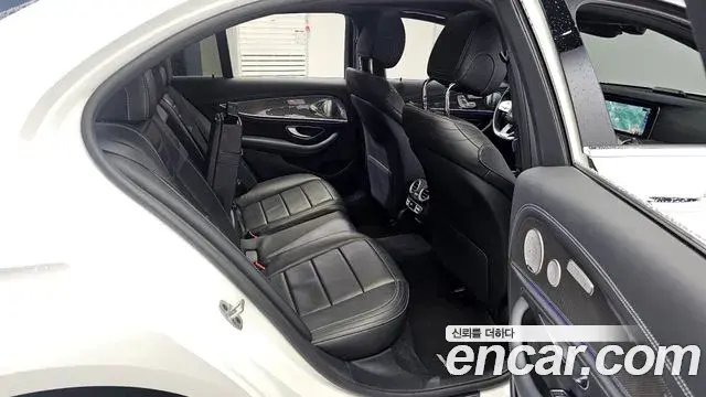 Mercedes-Benz E-Class 2020 — Фото 11/20