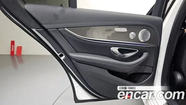 Mercedes-Benz E-Class 2020 — Şəkil 28/37