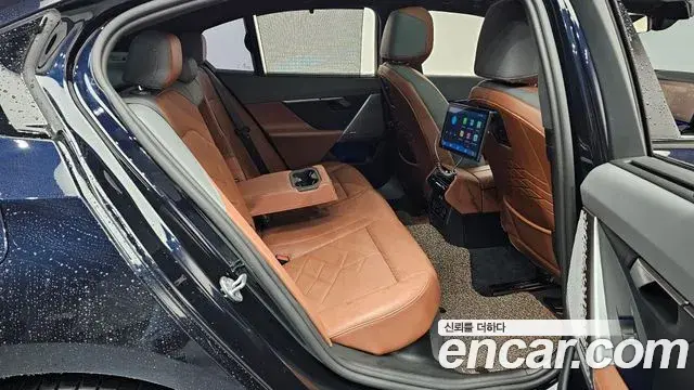BMW 5 Series 2025 — Şəkil 8/20
