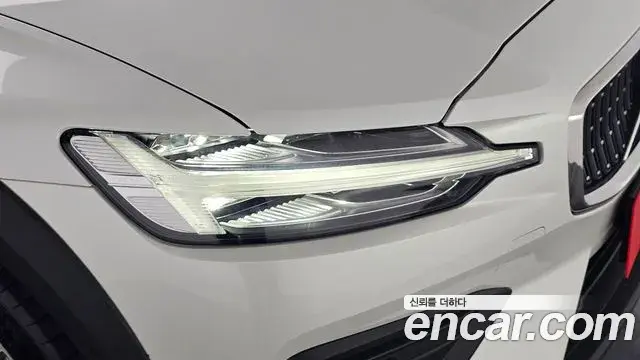 Volvo V60 Cross Country 2024 — ფოტო 5/36