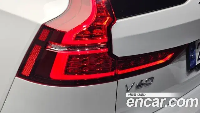 Volvo V60 Cross Country 2024 — ფოტო 28/36