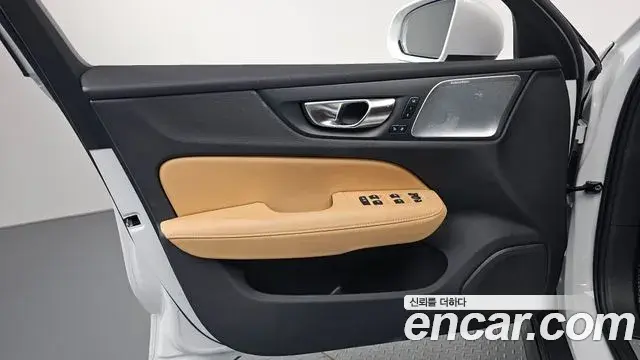 Volvo V60 Cross Country 2024 — ფოტო 33/36
