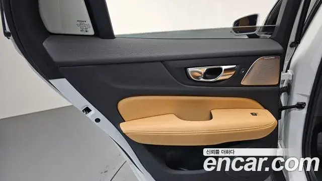 Volvo V60 Cross Country 2024 — ფოტო 31/36