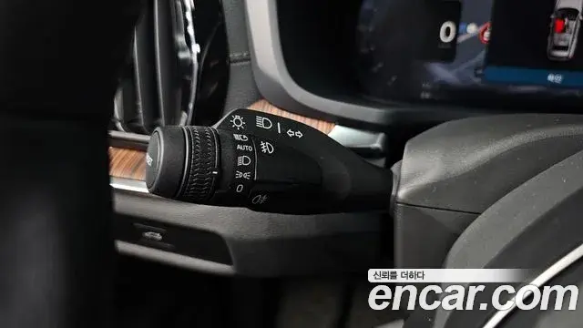 Volvo V60 Cross Country 2024 — ფოტო 35/36