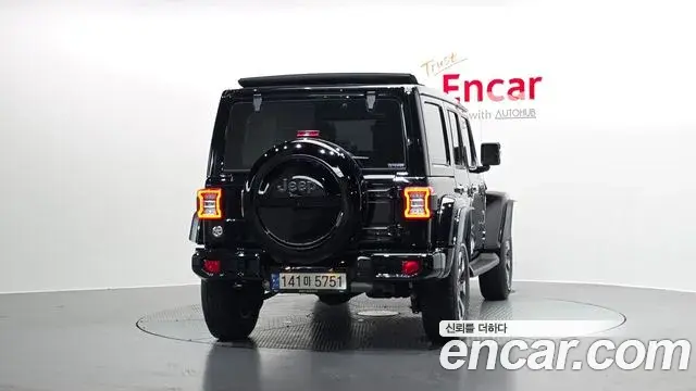 Jeep Wrangler 2021 — ფოტო 28/33