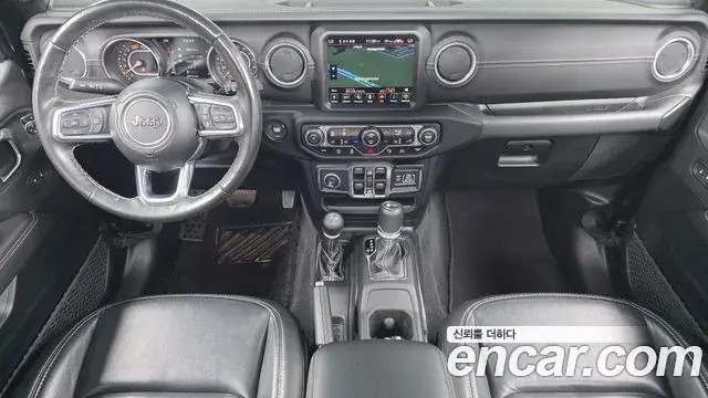 Jeep Wrangler 2021 — ფოტო 20/33