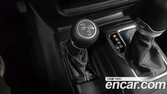 Jeep Wrangler 2021 — ფოტო 30/33