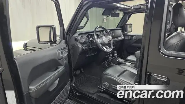 Jeep Wrangler 2021 — ფოტო 7/33