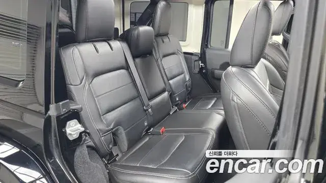 Jeep Wrangler 2021 — ფოტო 16/33