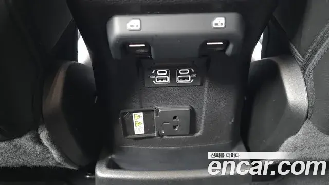 Jeep Wrangler 2021 — ფოტო 29/33