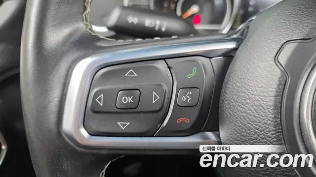 Jeep Wrangler 2021 — ფოტო 13/33
