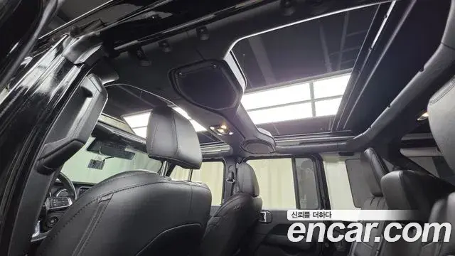 Jeep Wrangler 2021 — ფოტო 21/33