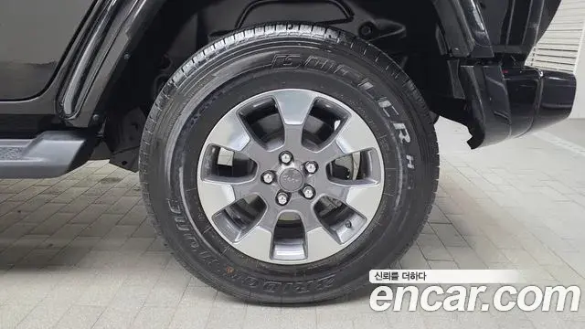 Jeep Wrangler 2021 — ფოტო 33/33