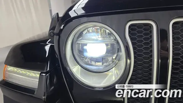 Jeep Wrangler 2021 — ფოტო 31/33