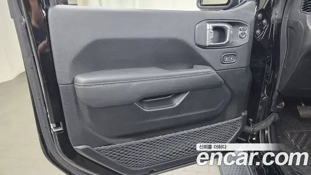 Jeep Wrangler 2021 — ფოტო 5/33