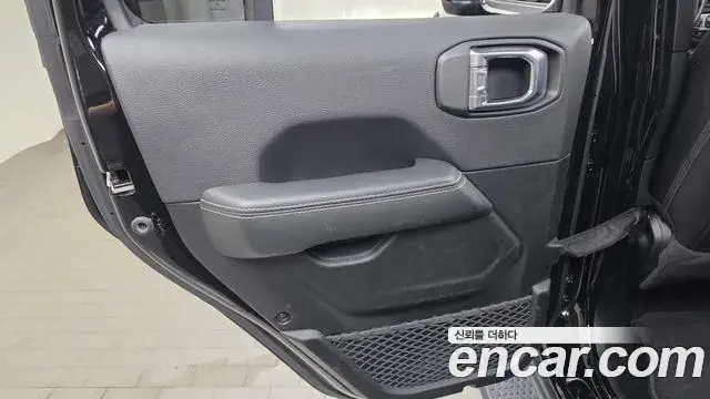 Jeep Wrangler 2021 — ფოტო 9/33