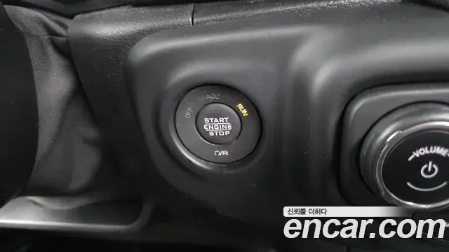 Jeep Wrangler 2021 — ფოტო 15/33