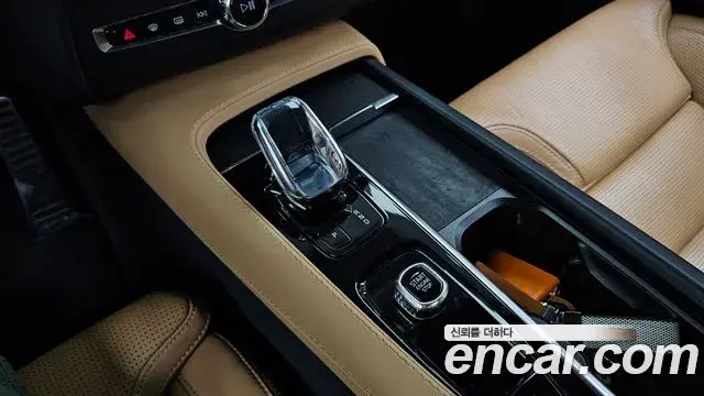 Volvo XC90 2022 — Şəkil 18/35