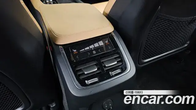 Volvo XC90 2022 — Şəkil 26/35