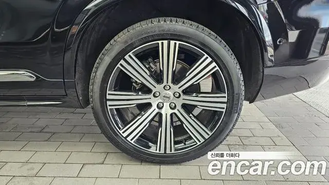 Volvo XC90 2022 — Şəkil 31/35