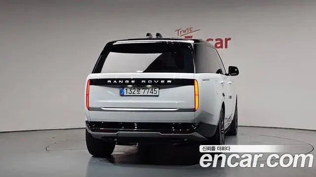 Land Rover Range Rover 2025 — ფოტო 24/38