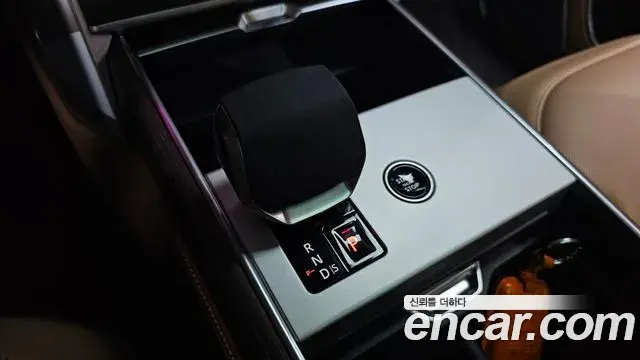 Land Rover Range Rover 2025 — ფოტო 33/38