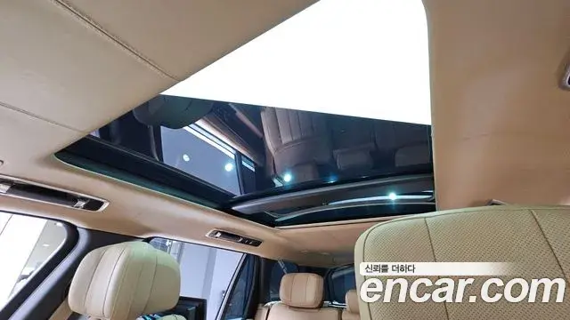 Land Rover Range Rover 2025 — ფოტო 14/38