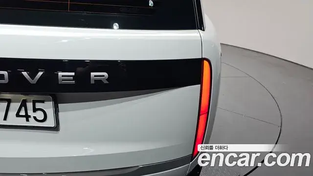Land Rover Range Rover 2025 — ფოტო 22/38