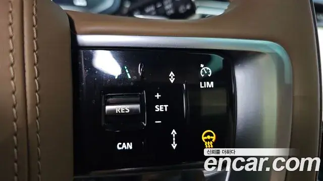 Land Rover Range Rover 2025 — ფოტო 16/38