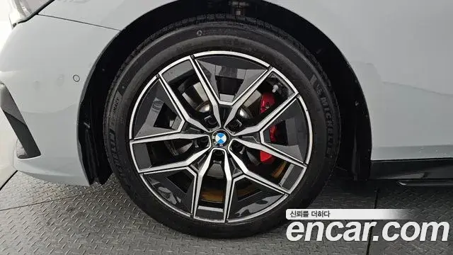 BMW 5 Series 2025 — Photo 22/34