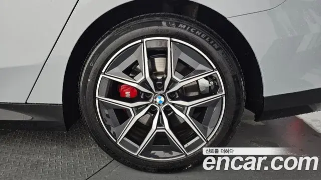 BMW 5 Series 2025 — Photo 31/34