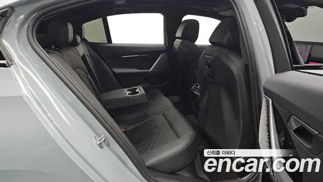 BMW 5 Series 2025 — Photo 17/34