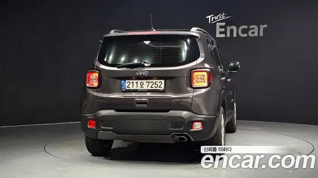 Jeep Renegade 2021 — Фото 4/20