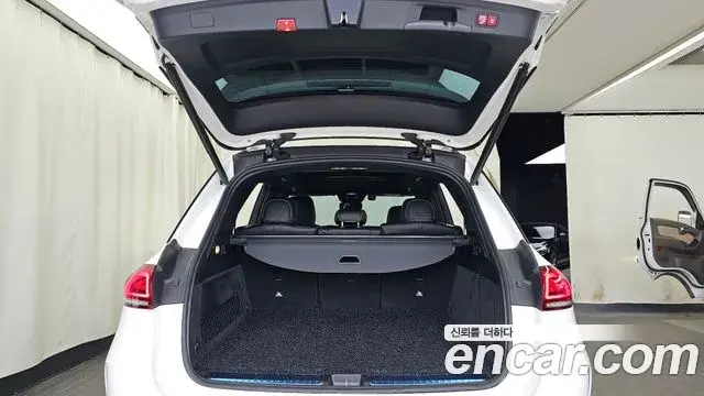 Mercedes-Benz GLE-Class 2020 — Photo 16/37