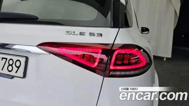 Mercedes-Benz GLE-Class 2020 — Photo 26/37