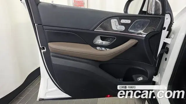 Mercedes-Benz GLE-Class 2020 — Photo 6/37