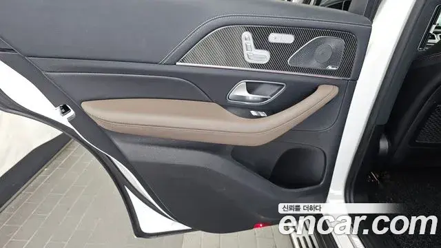 Mercedes-Benz GLE-Class 2020 — Photo 28/37