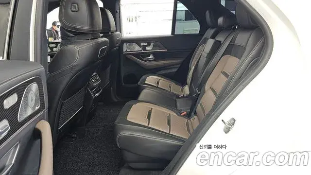 Mercedes-Benz GLE-Class 2020 — Photo 25/37