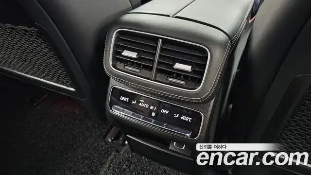 Mercedes-Benz GLE-Class 2020 — Photo 19/37