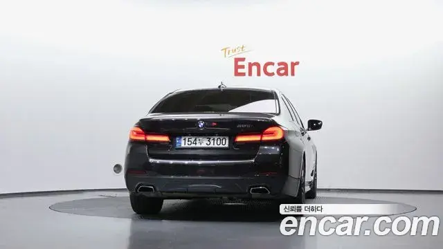 BMW 5 Series 2020 — Şəkil 15/33